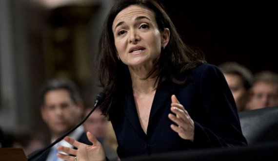 Dorëhiqet drejtuesja e lartë e Facebookut Sheryl Sandberg
