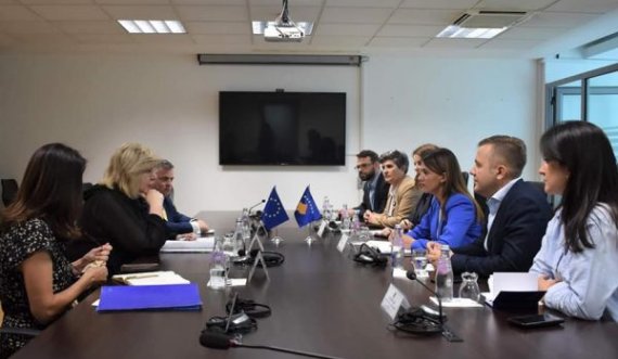 Haxhiu ia tregon gjendjen e Kosovës në drejtësi komisioneres së Këshillit të Europës