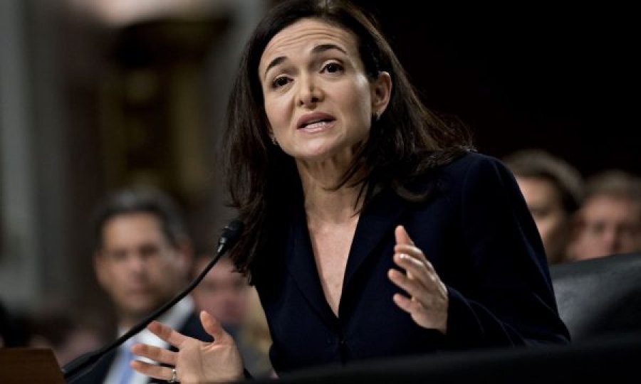 Dorëhiqet drejtuesja e lartë e Facebookut Sheryl Sandberg
