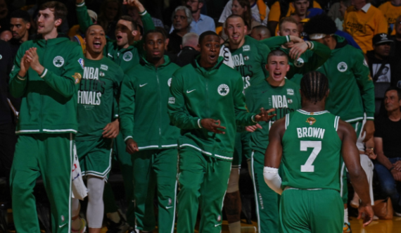 Boston Celtics e fiton finalen e parë ndaj Golden State Warriors