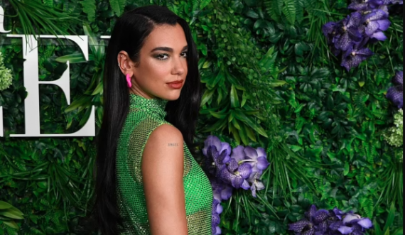 Dua Lipa duket mahnitëse me bikini nga pushimet në Shqipëri