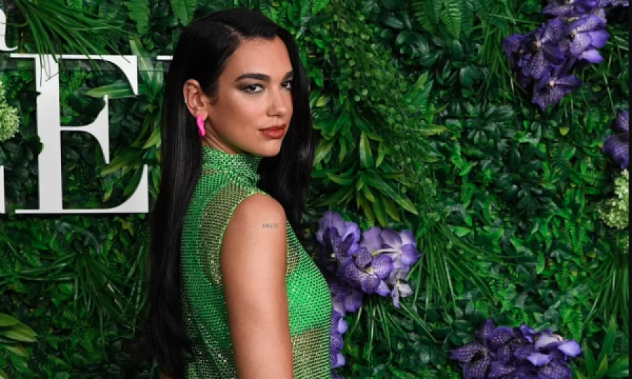 Dua Lipa duket mahnitëse me bikini nga pushimet në Shqipëri