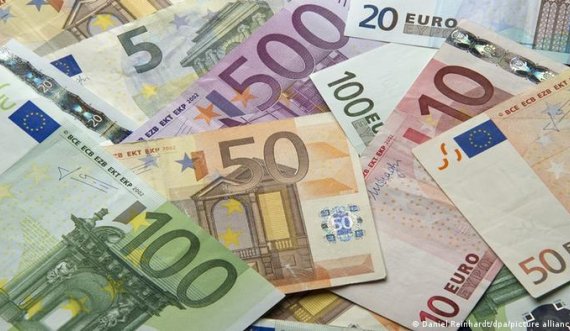 Tre të dehur vjedhin mijëra euro nga një veturë në Fushë-Kosovë