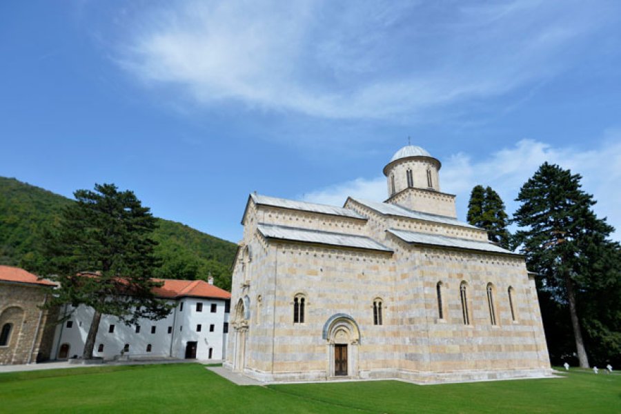 Kisha Ortodokse Serbe në Kosovë ndërprenë kontaktet me autoritetet në Prishtinë