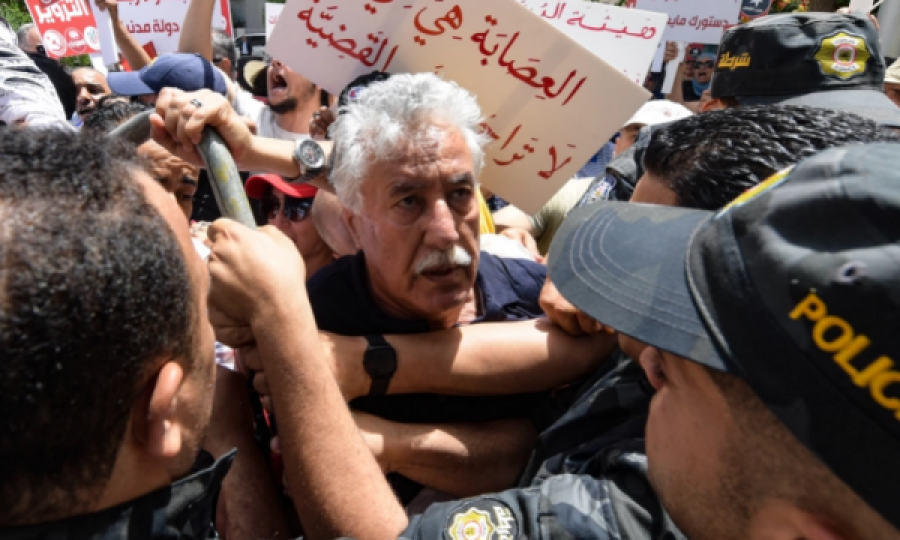 Tunizi: Protestat kundër presidentit u bllokuan nga policia