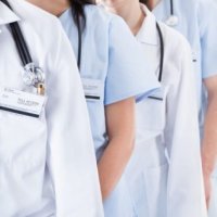 Kosova ofron 5 vite licencë për mjekët që kthehen