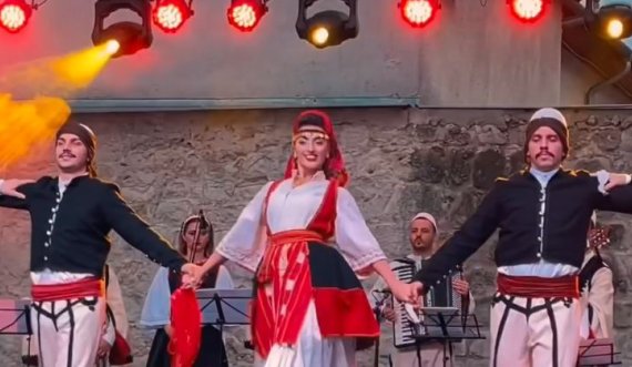 Laramani programi e ngjyrash kombëtare në prezantimin e tretë të ansamblit shqiptar në “Duna Carneval” në Budapest