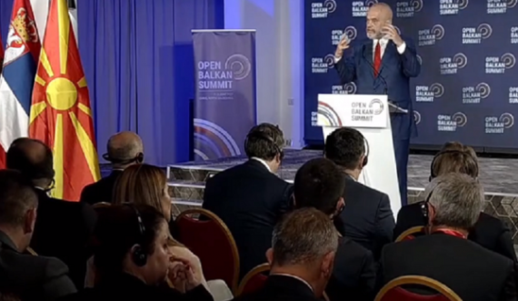 Rama në prani të Vuçiqit nervoz ndaj atyre që i përmendin 'vrasjet e therjet' e së kaluarës