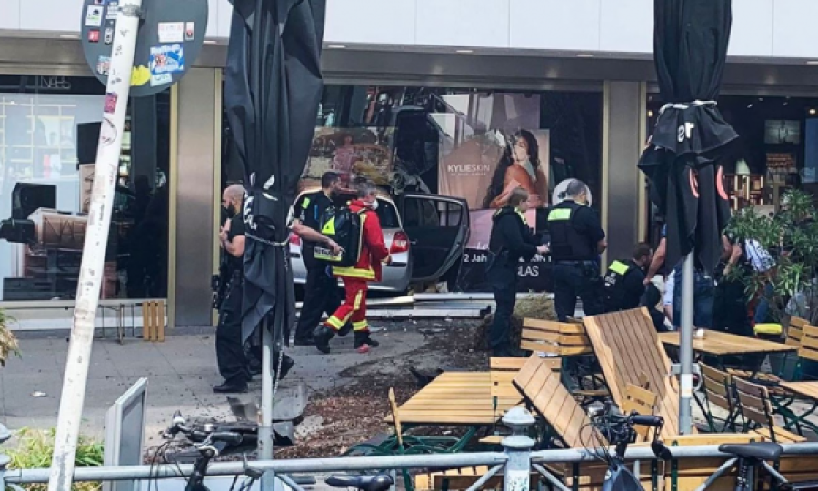 U fut mes turmës në Berlin duke vrarë një person e lënduar 30 të tjerë, çfarë u gjet në automjetin e autorit