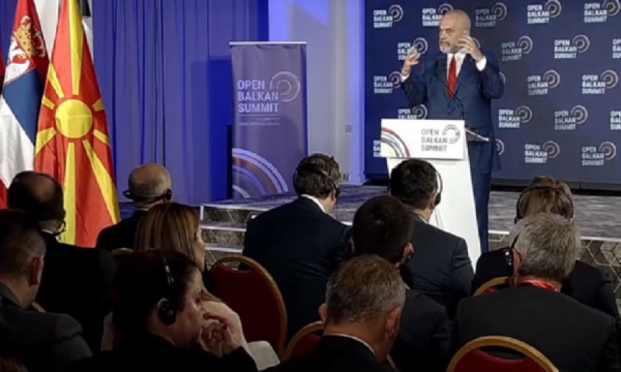 Rama në prani të Vuçiqit nervoz ndaj atyre që i përmendin 'vrasjet e therjet' e së kaluarës