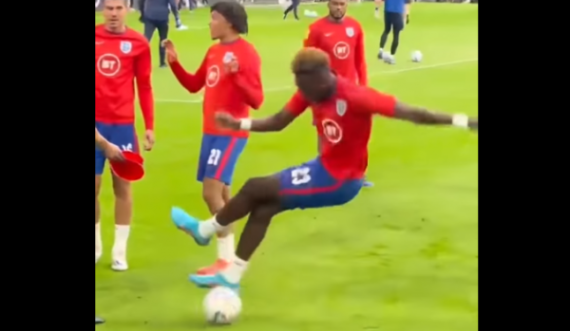 Abrahami bëhet “horë” në stërvitjen e Anglisë