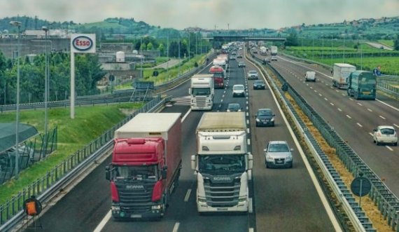 Kosovari bllokon autostradën në Austri, voziti në korsinë e kundërt