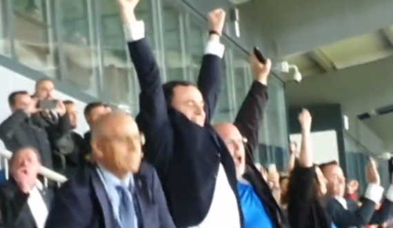 Momenti kur kryeministri Kurti “shpërtheu” në festë pas golit të Kosovës