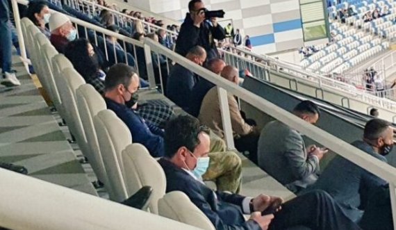 Kurti nga stadiumi poston në Twitter për shërbimet administrative online