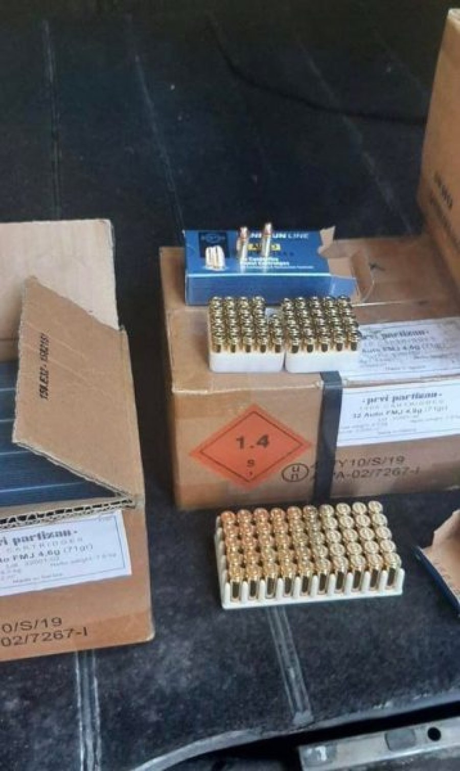 I konfiskohen 4 mijë fishekë një shtetasi serb, Sveçla thotë se është punëtor i integruar nga strukturat paralele në MMPHI
