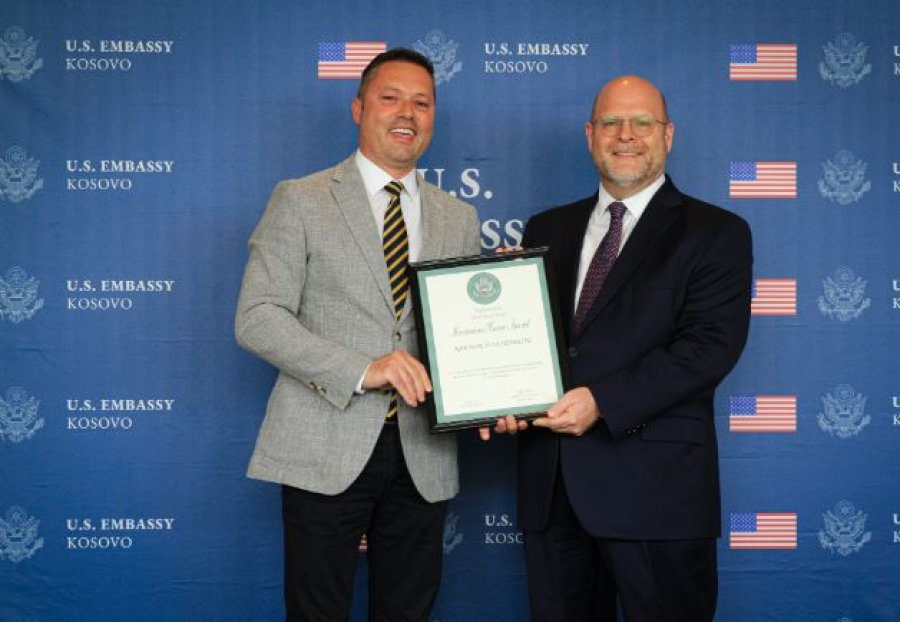 Arbnor Haxhibeqiri është zgjedhur si punonjësi më i dalluar i Ambasadës Amerikane në Kosovë 