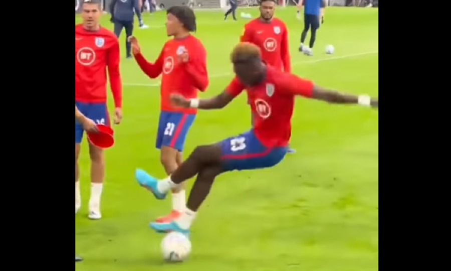 Abrahami bëhet “horë” në stërvitjen e Anglisë