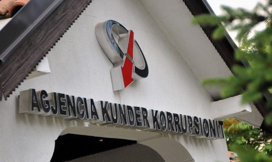 Antikorrupsioni i 'detyron' deputetin e LDK’së dhe Drejtorin e Infektivës që të heqin dorë nga bizneset 