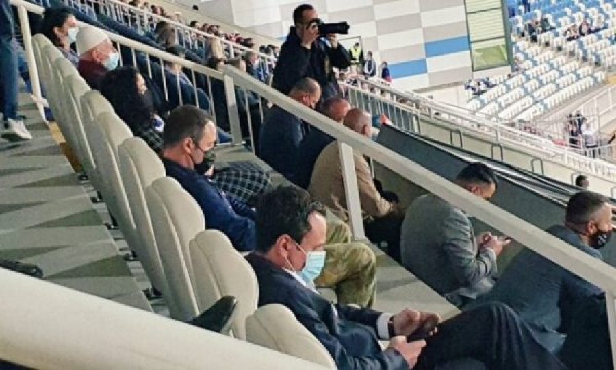 Kurti nga stadiumi poston në Twitter për shërbimet administrative online