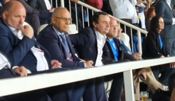 A i shpëtoi kuleta Kurtit mbrëmë në tribunën VIP të stadiumit