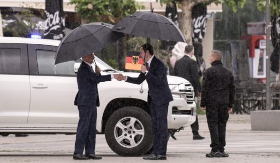 Kurti: Vizita e Scholz historike, zhvilluam edhe një takim tête-à-tête