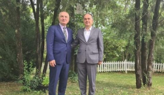 Presidenti Meta zhvillon takim me pasardhësin e tij Bajram Begaj