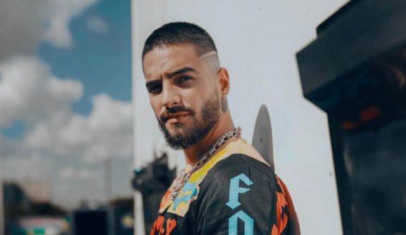 Maluma publikon një tjetër moment me të dashurën e tij