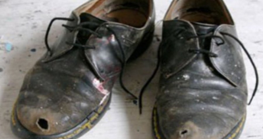 Dita kur filloi prodhimi i këpucëve për të dy këmbët