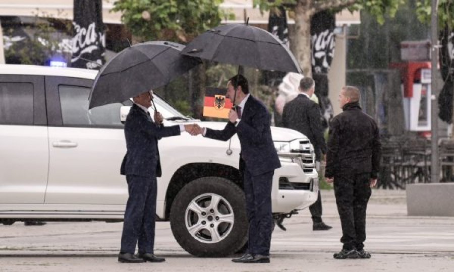 Kurti: Vizita e Scholz historike, zhvilluam edhe një takim tête-à-tête