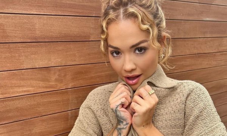 Rita Ora i tregon botës sa krenare është për vendlindjen e saj