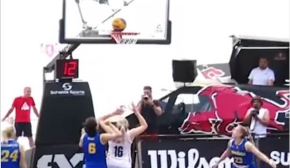 Kur topi ndalet në harkun e koshit!