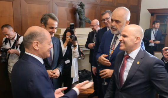 Rama i del në mbrojtje Kovaçevskit pas shakasë me Scholzin, në Maqedoni ia kërkojnë dorëheqjen