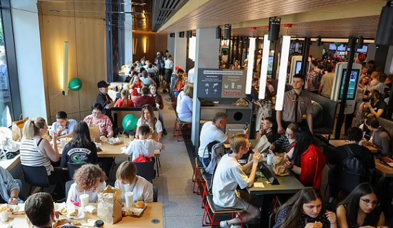 Rusët e gjejnë zëvendësimin e “McDonald’s”