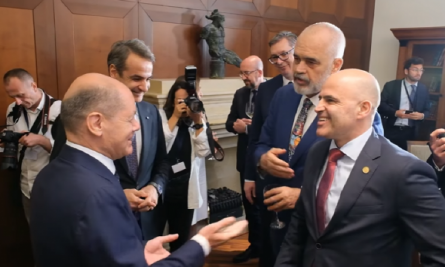 Rama i del në mbrojtje Kovaçevskit pas shakasë me Scholzin, në Maqedoni ia kërkojnë dorëheqjen