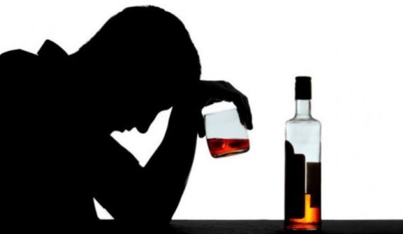 Simptomat që tregojnë se mëlçia është dëmtuar nga alkooli