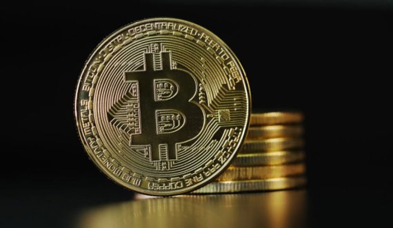 Bitcoin bie në nivelin më të ulët në 18 muajt e fundit