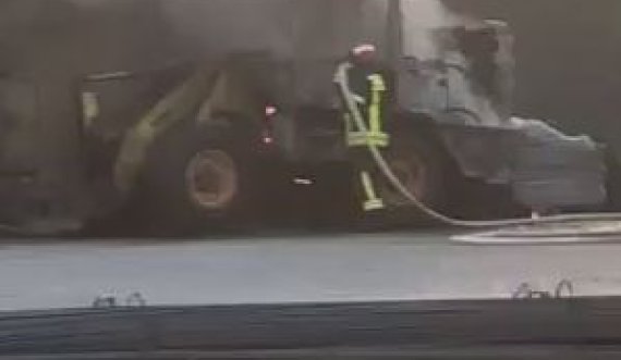 Shuhet zjarri që kaploi një buldozer, pamje nga ndërhyrja e zjarrfikësve