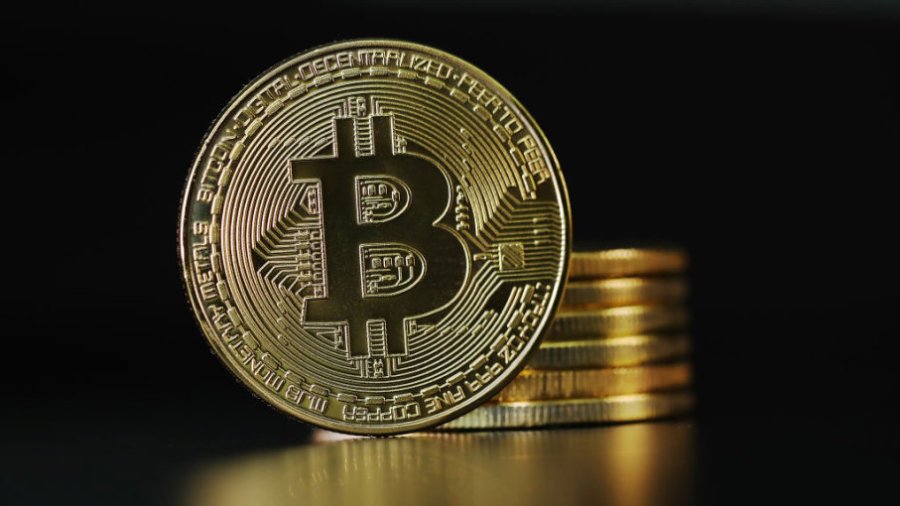 Bitcoin bie në nivelin më të ulët në 18 muajt e fundit