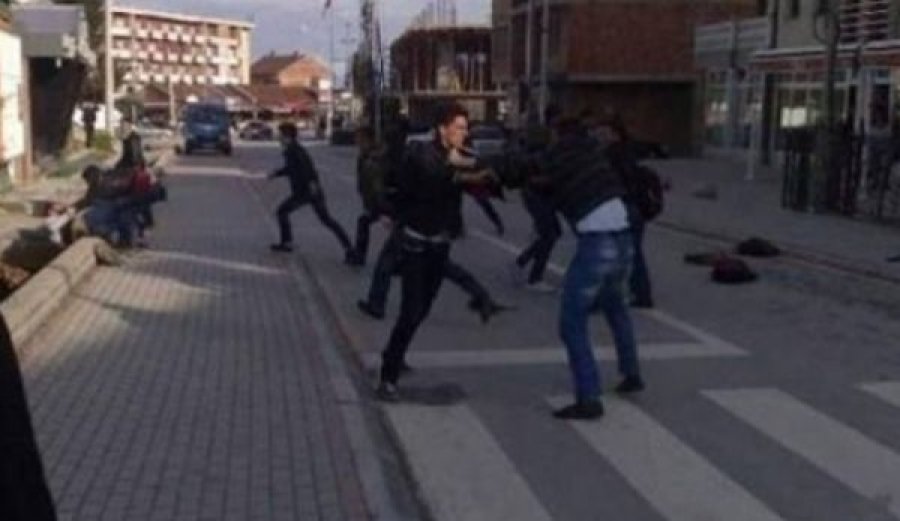 Rrahje masive në Prishtinë, arrestohen 9 persona