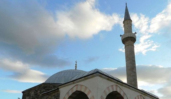Vodhi kasafortën e xhamisë me 300 euro në Prizren, policia arreston të dyshuarin