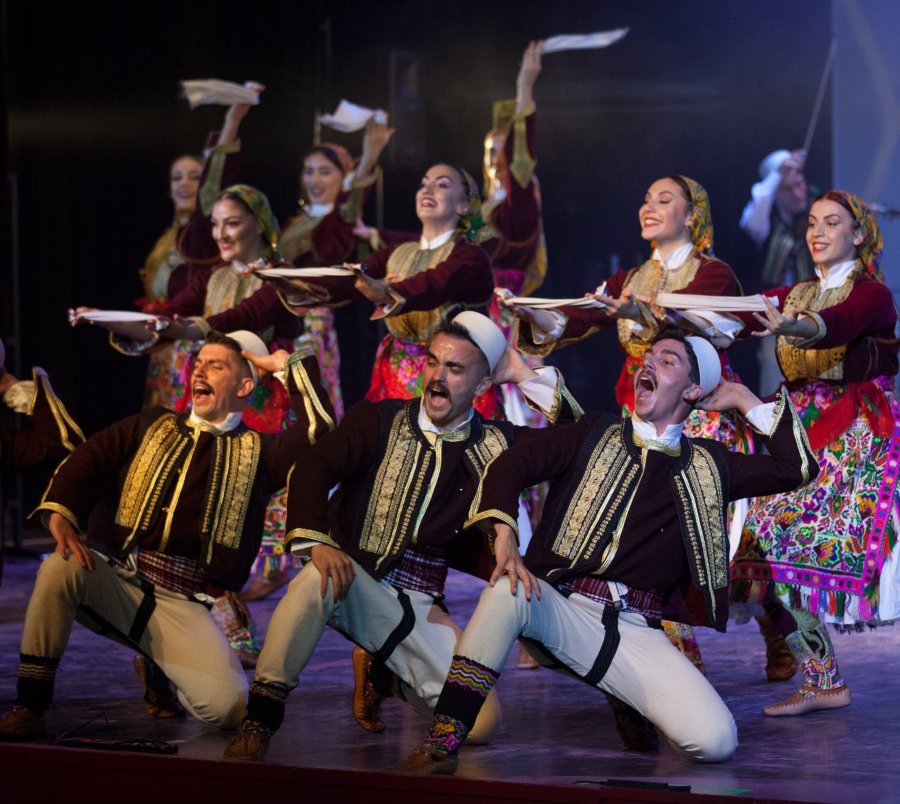 Fitorja historike e Ansamblit Nacional të këngëve e valleve popullore shqiptare në festivalin 'Duna Carneval' 