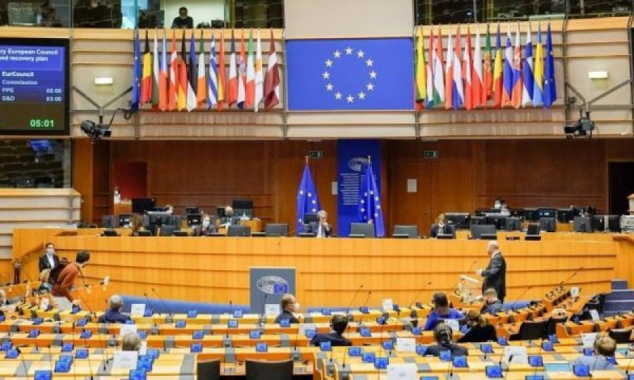 Komisioni për Punë të Jashtme i Parlamentit Evropian miraton Raportin për Kosovën