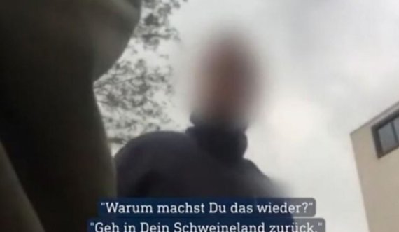 Polici gjerman fyen rëndë shqiptarin: Kthehu te ai vendi yt i derrave