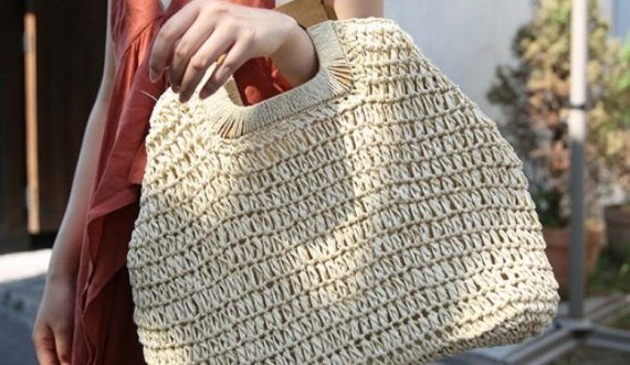 E preferuara e sezonit, çantat e thurura që kombinohen me çdo veshje