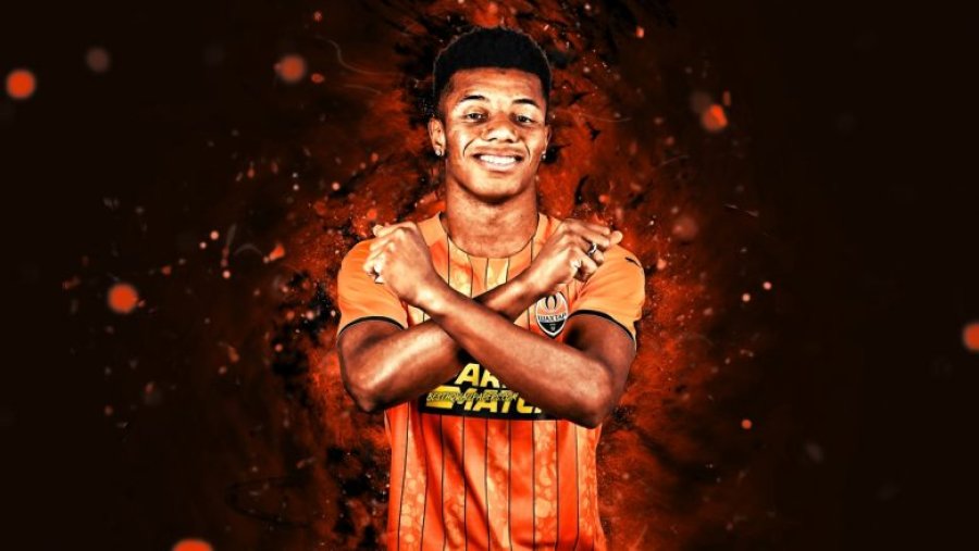 Juventusi projekton transferimin e David Neres