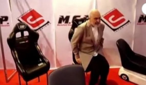 Rama në ‘hall’, nuk e zë karrigia