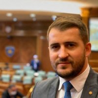 Lushtaku: Gjithçka që po shohim në Skënderaj është skenografi e regjimit të Kurtit