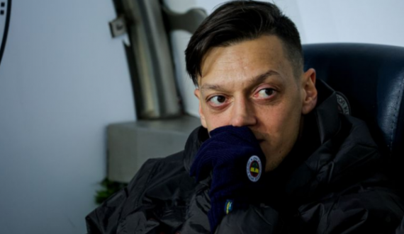 Mesut Ozil nis bisedimet me rivalin e Fenerbahçes