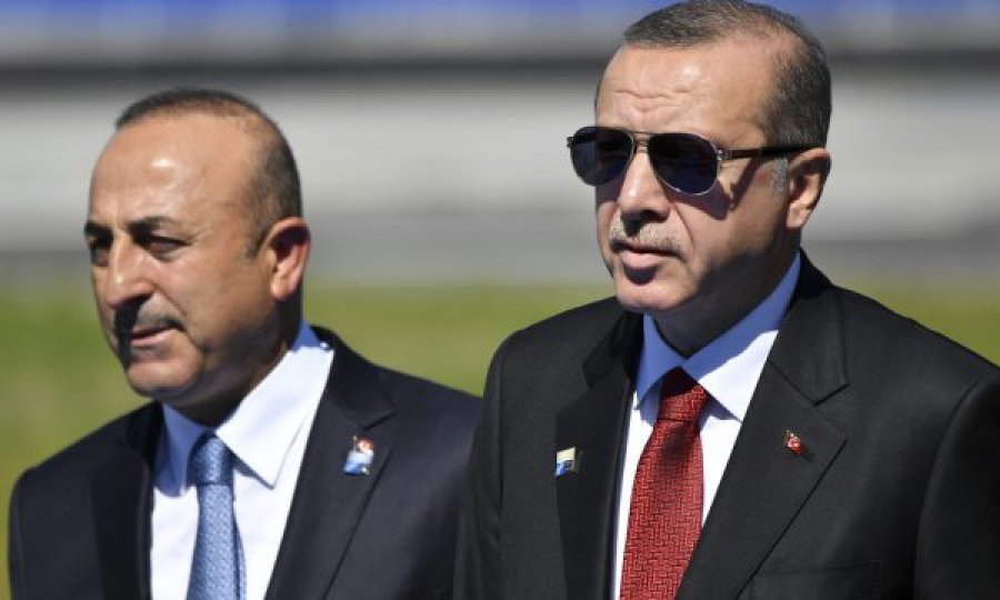 Shefi i diplomacisë turke pasdite në Kosovë, Gërvalla del e pret në Aeroport