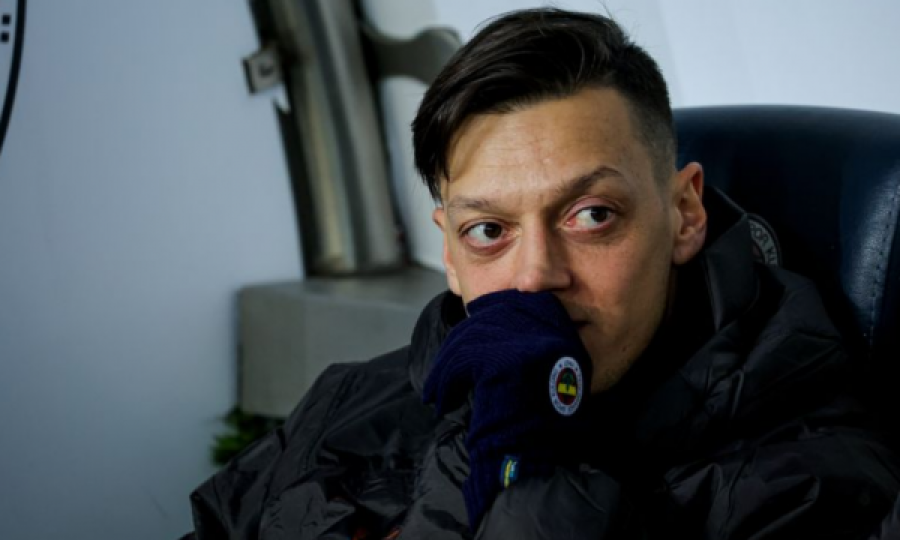 Mesut Ozil nis bisedimet me rivalin e Fenerbahçes